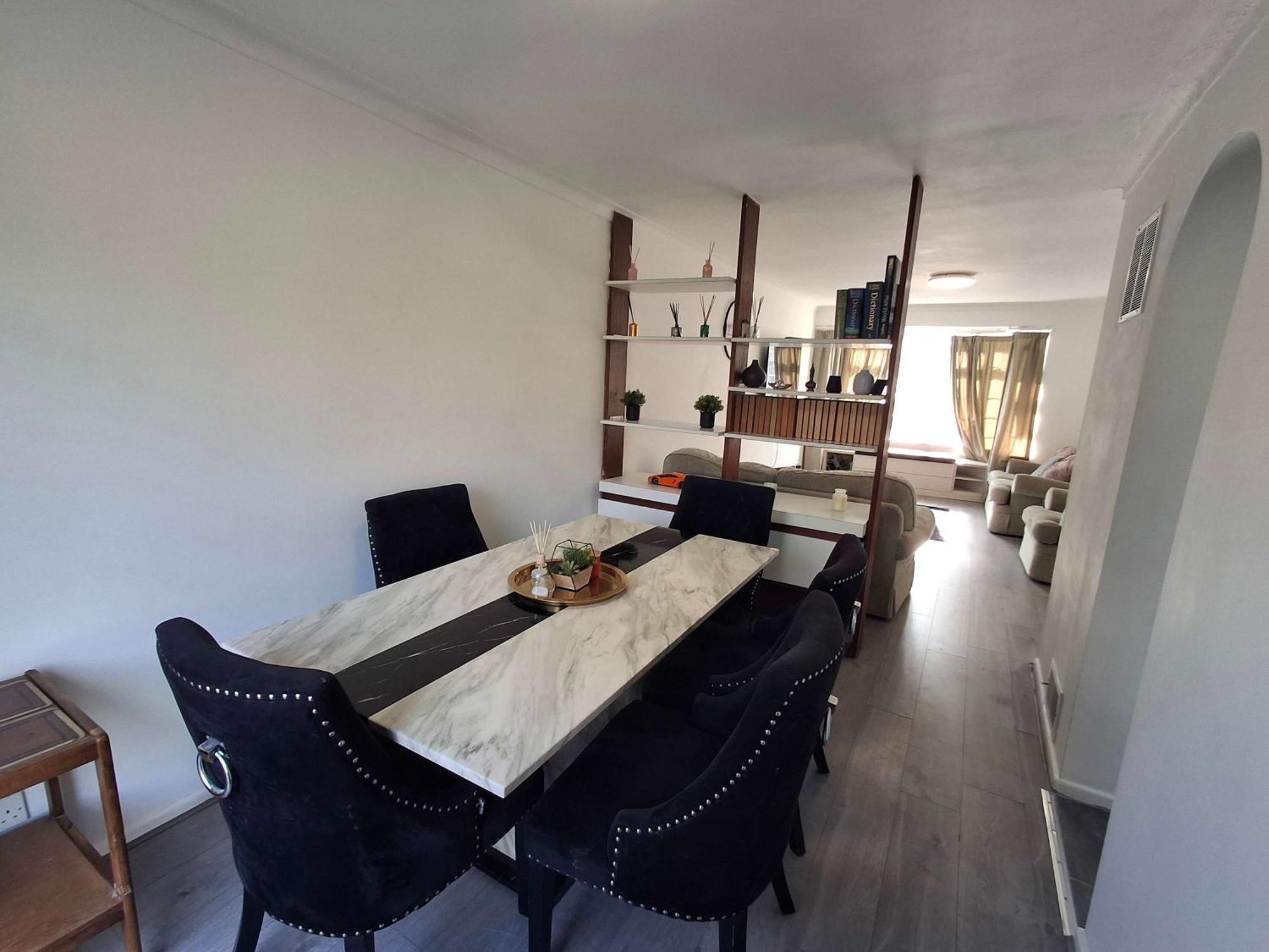 Nicely Decorated 3 Bedroom House Near Heathrow, London Staines-upon-Thames Exterior foto