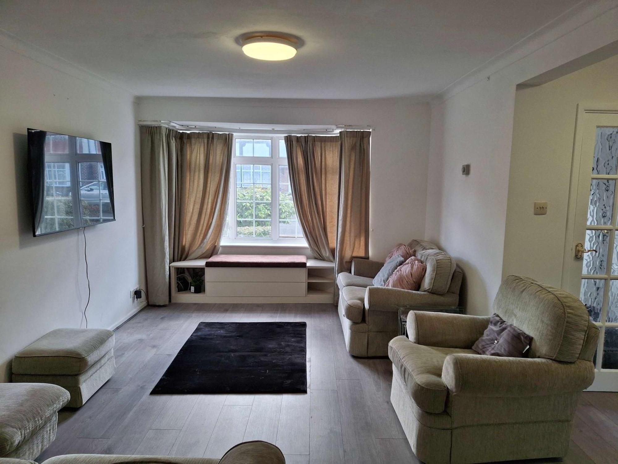 Nicely Decorated 3 Bedroom House Near Heathrow, London Staines-upon-Thames Exterior foto